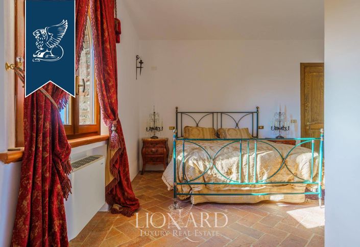 Image No.44-11 Bed Villa for sale
