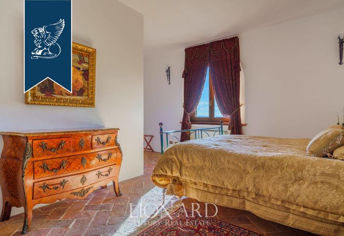 Image No.45-11 Bed Villa for sale