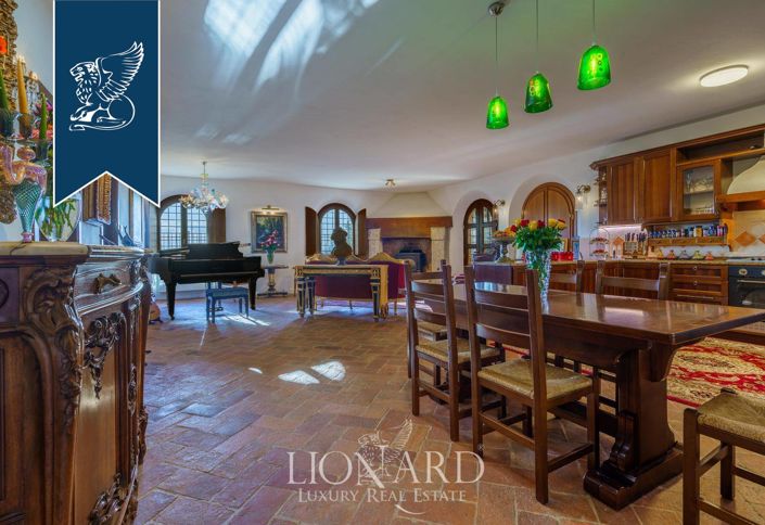 Image No.48-11 Bed Villa for sale