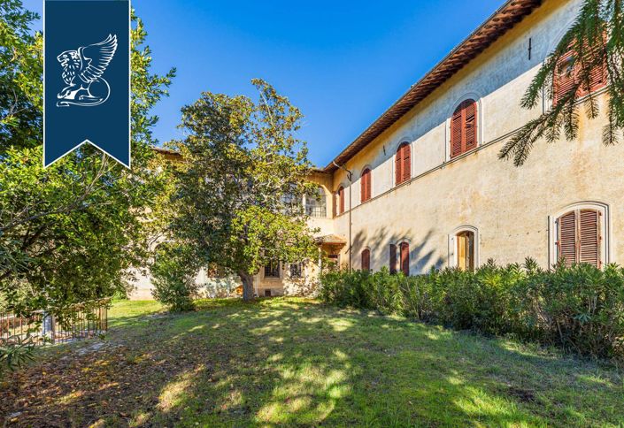 Image No.11-100 Bed Farmhouse for sale