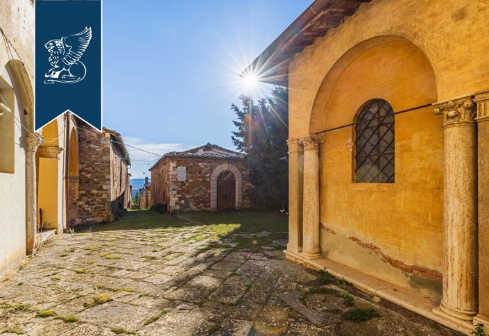Image No.27-100 Bed Farmhouse for sale