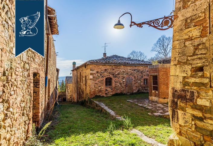 Image No.28-100 Bed Farmhouse for sale