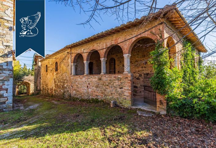 Image No.32-100 Bed Farmhouse for sale