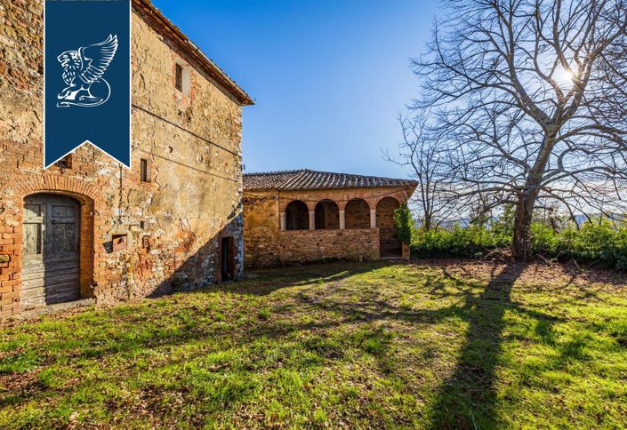 Image No.33-100 Bed Farmhouse for sale