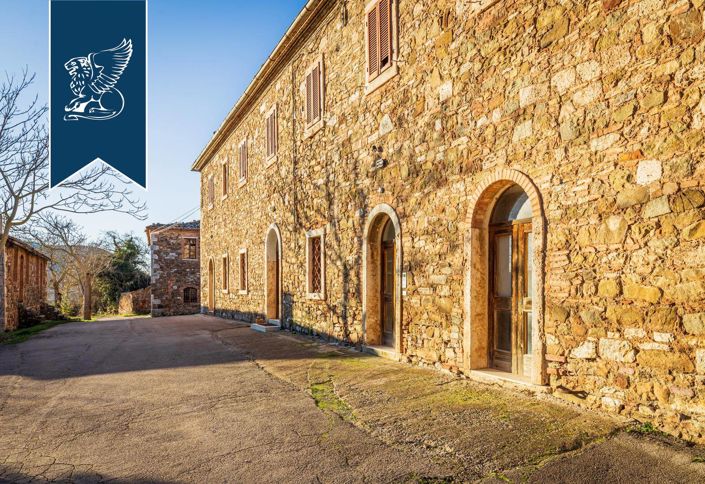 Image No.38-100 Bed Farmhouse for sale