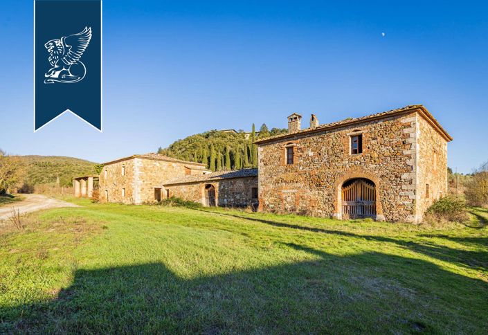 Image No.40-100 Bed Farmhouse for sale