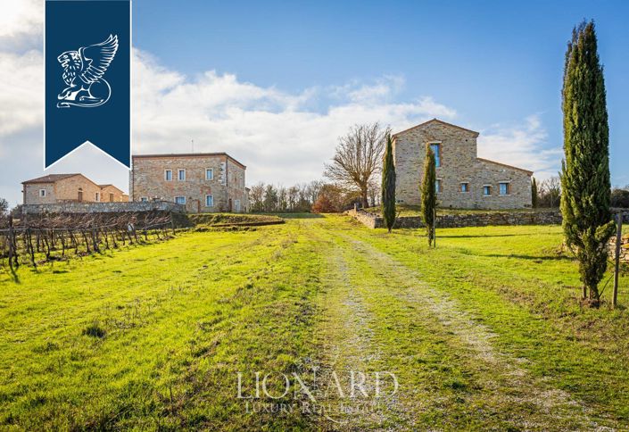 Image No.42-100 Bed Farmhouse for sale