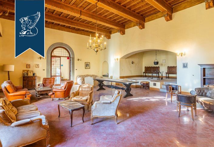 Image No.48-100 Bed Farmhouse for sale