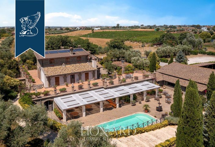 Image No.3-7 Bed Farmhouse for sale