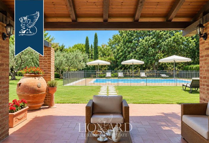 Image No.10-8 Bed Villa for sale