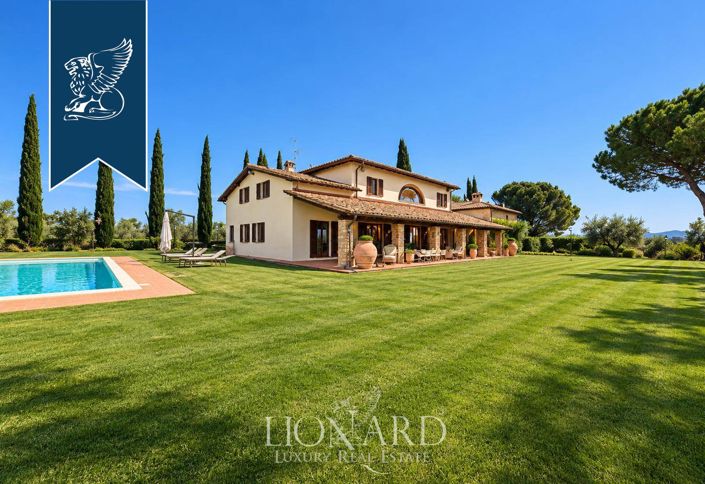 Image No.9-8 Bed Villa for sale