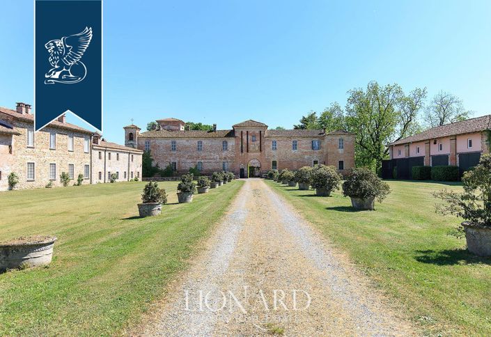 Image No.4-70 Bed Property for sale
