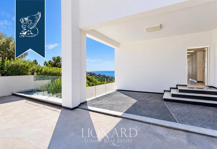 Image No.11-8 Bed Villa for sale