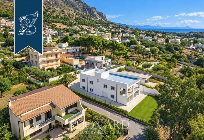 Image No.5-8 Bed Villa for sale
