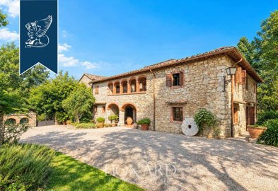 625841