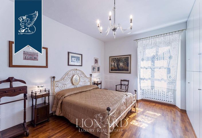 Image No.38-8 Bed Villa for sale