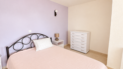 Tidy-bedroom-ready-for-listing
