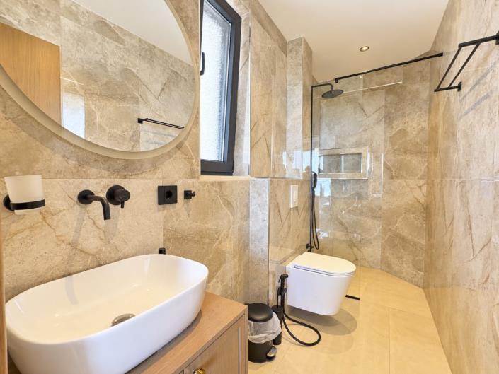Image No.39-4 Bed Villa / Detached for sale