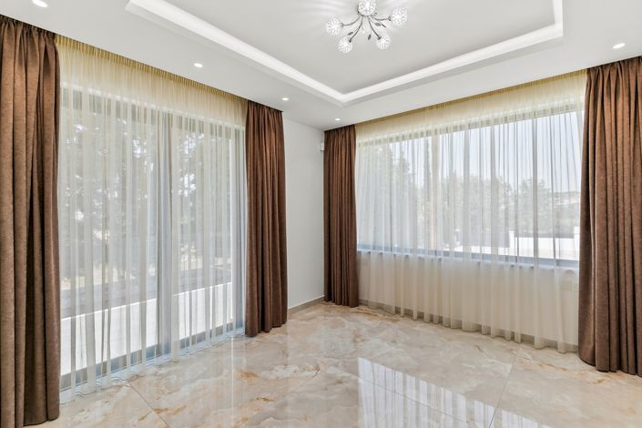 Image No.26-5 Bed Property for sale
