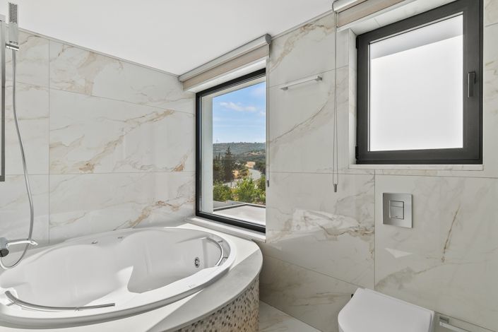 Image No.37-5 Bed Property for sale