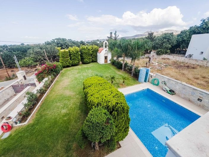 Image No.20-8 Bed Property for sale