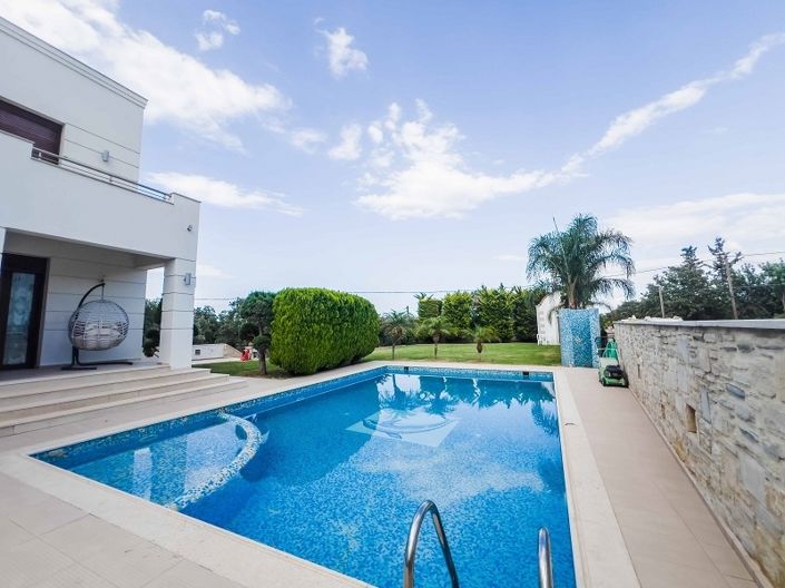 Image No.21-8 Bed Property for sale