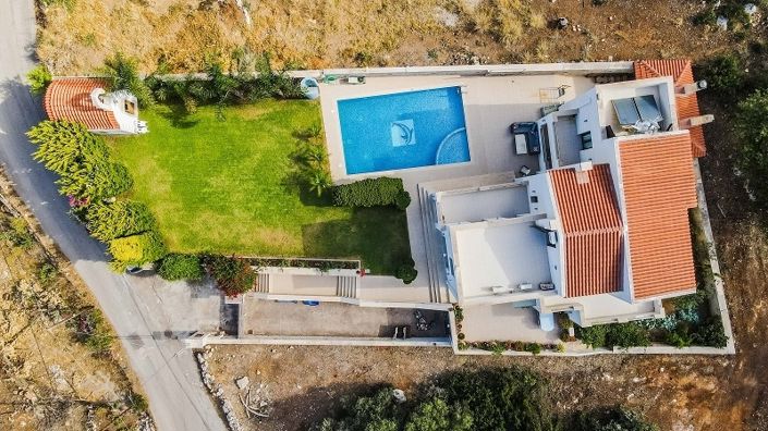 Image No.23-8 Bed Property for sale