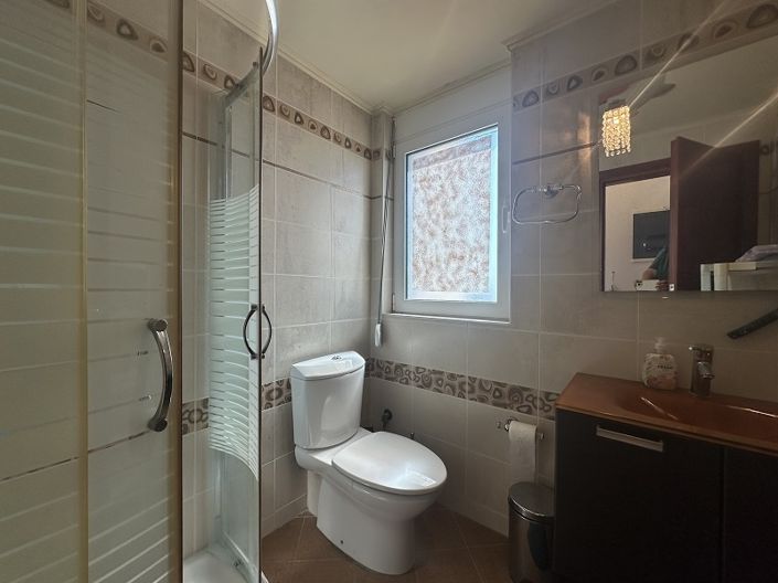 Image No.19-6 Bed Property for sale