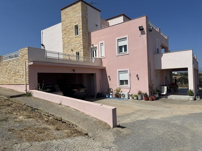 Image No.24-6 Bed Property for sale