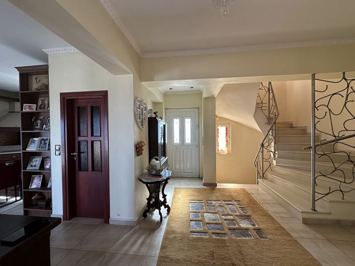 Image No.5-6 Bed Property for sale