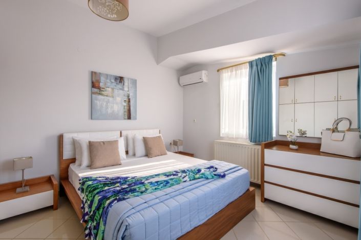 Image No.4-7 Bed Property for sale