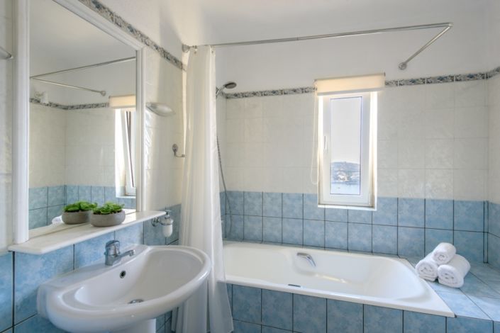 Image No.7-7 Bed Property for sale