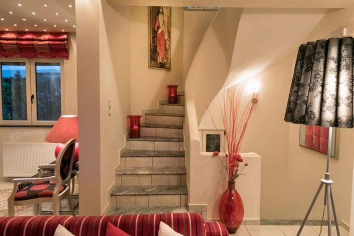 Image No.8-6 Bed Property for sale