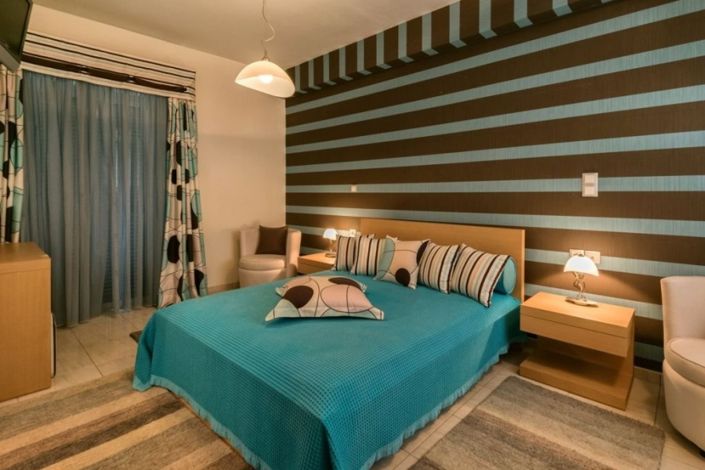 Image No.9-6 Bed Property for sale