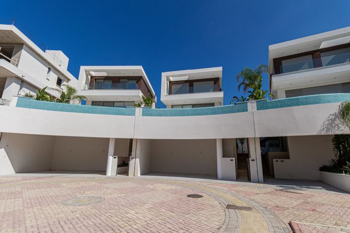 Image No.12-5 Bed House for sale