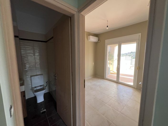 Image No.17-3 Bed House for sale