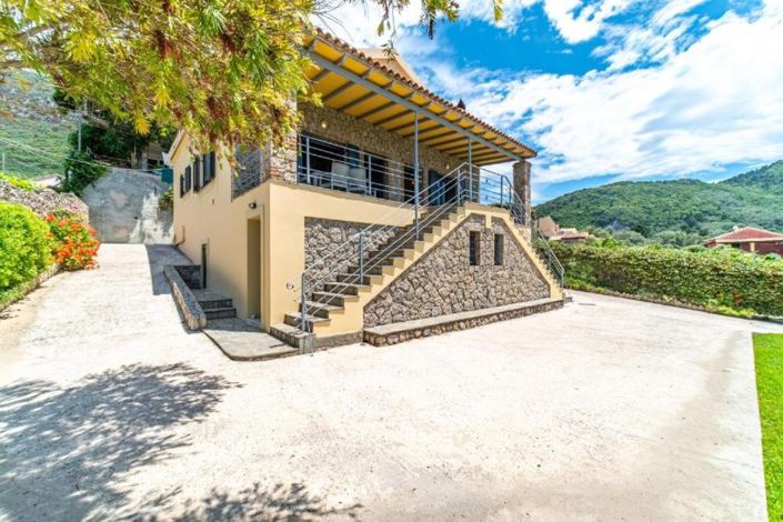 Image No.3-4 Bed House for sale