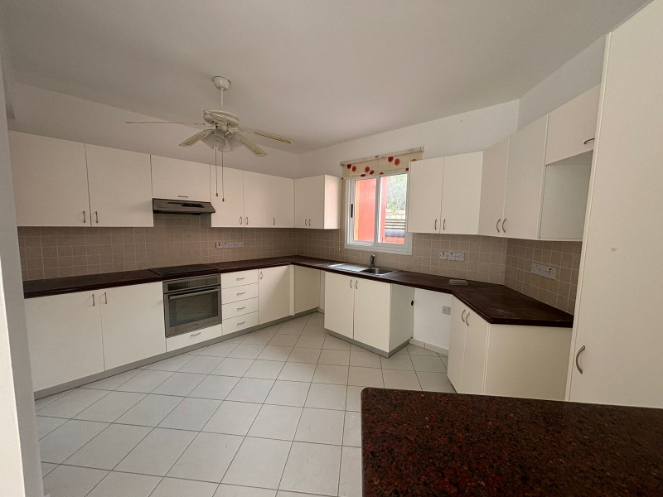 Image No.12-3 Bed Property for sale