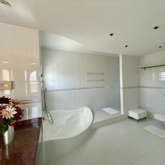 Image No.16-8 Bed Villa for sale