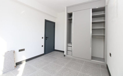 Interior 6