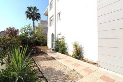 Exterior 8