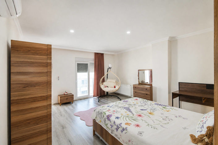 Image No.20-6 Bed Apartment for sale