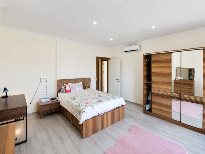 Image No.22-6 Bed Apartment for sale