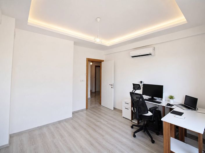 Image No.25-6 Bed Apartment for sale