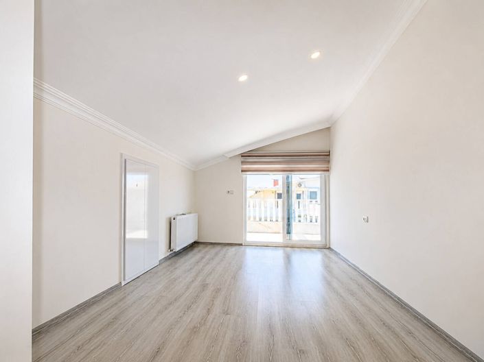 Image No.31-6 Bed Apartment for sale