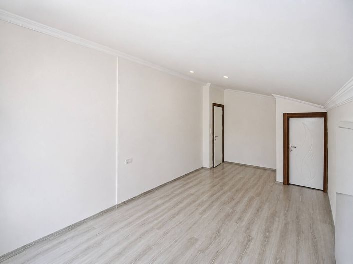 Image No.32-6 Bed Apartment for sale