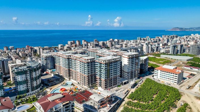Flats in a Complex 750 m from Sea in Alanya Mahmutlar