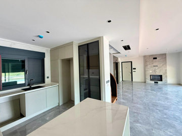 Interior 4