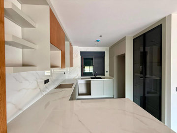 Interior 6