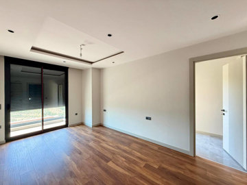 Interior 7